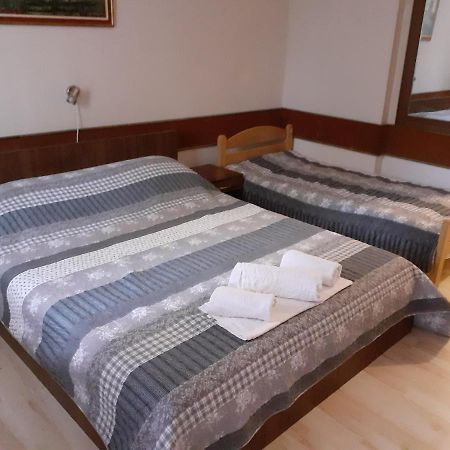 Hotel Restoran Sa Prenocistem Zitiste Esterno foto