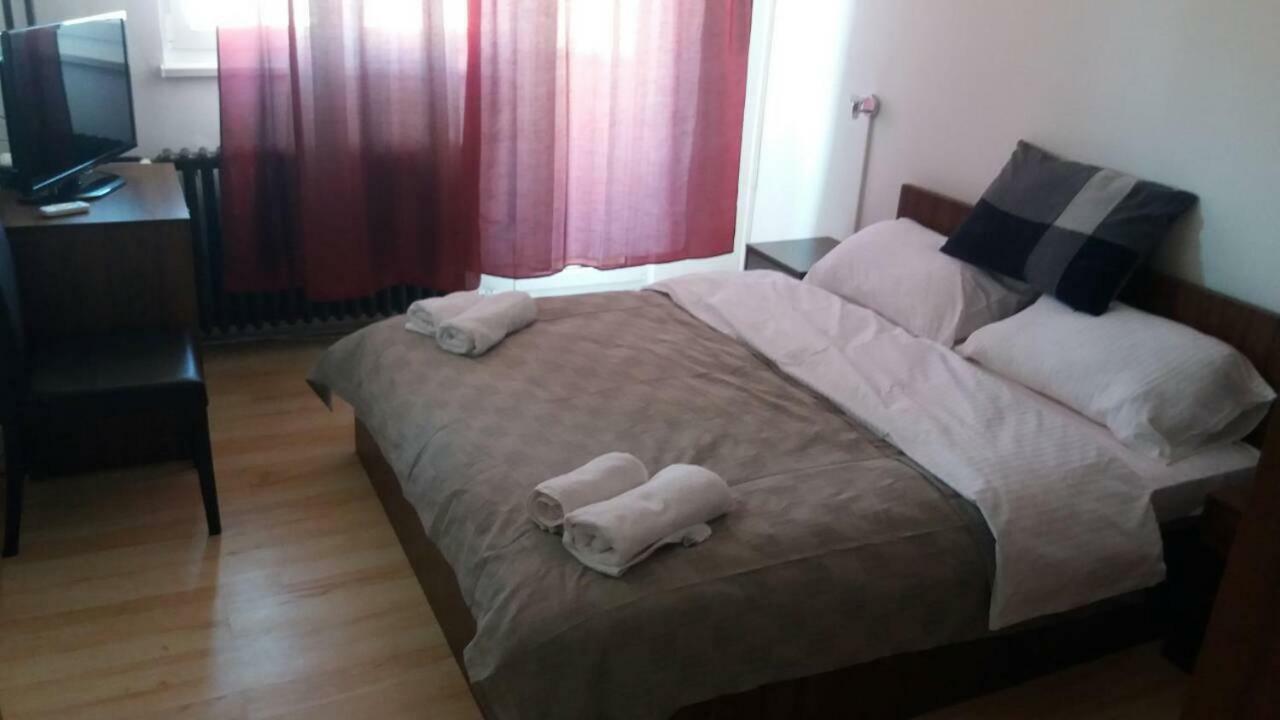 Hotel Restoran Sa Prenocistem Zitiste Esterno foto